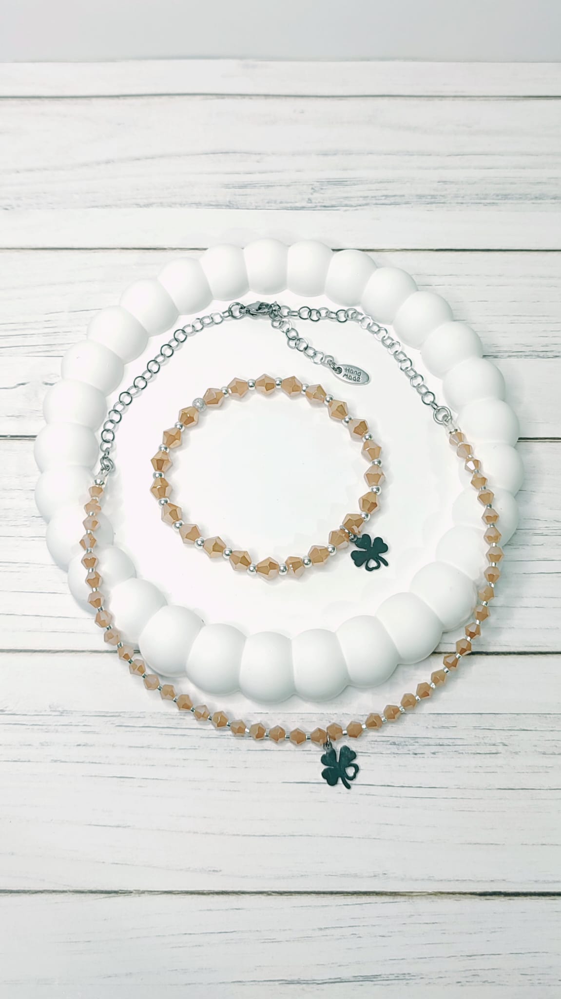 Pulsera junto con el collar a juego