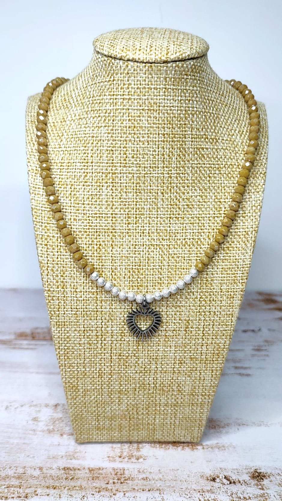 Vista del collar en busto