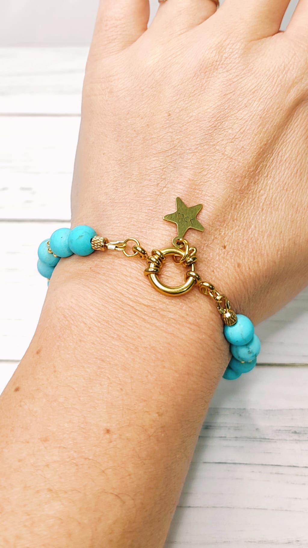 Pulsera piedra natural turquesa, cierre de acero bañado en oro, Estrella de la suerte, propiedades beneficiosas, Potencia la intuición energia positiva