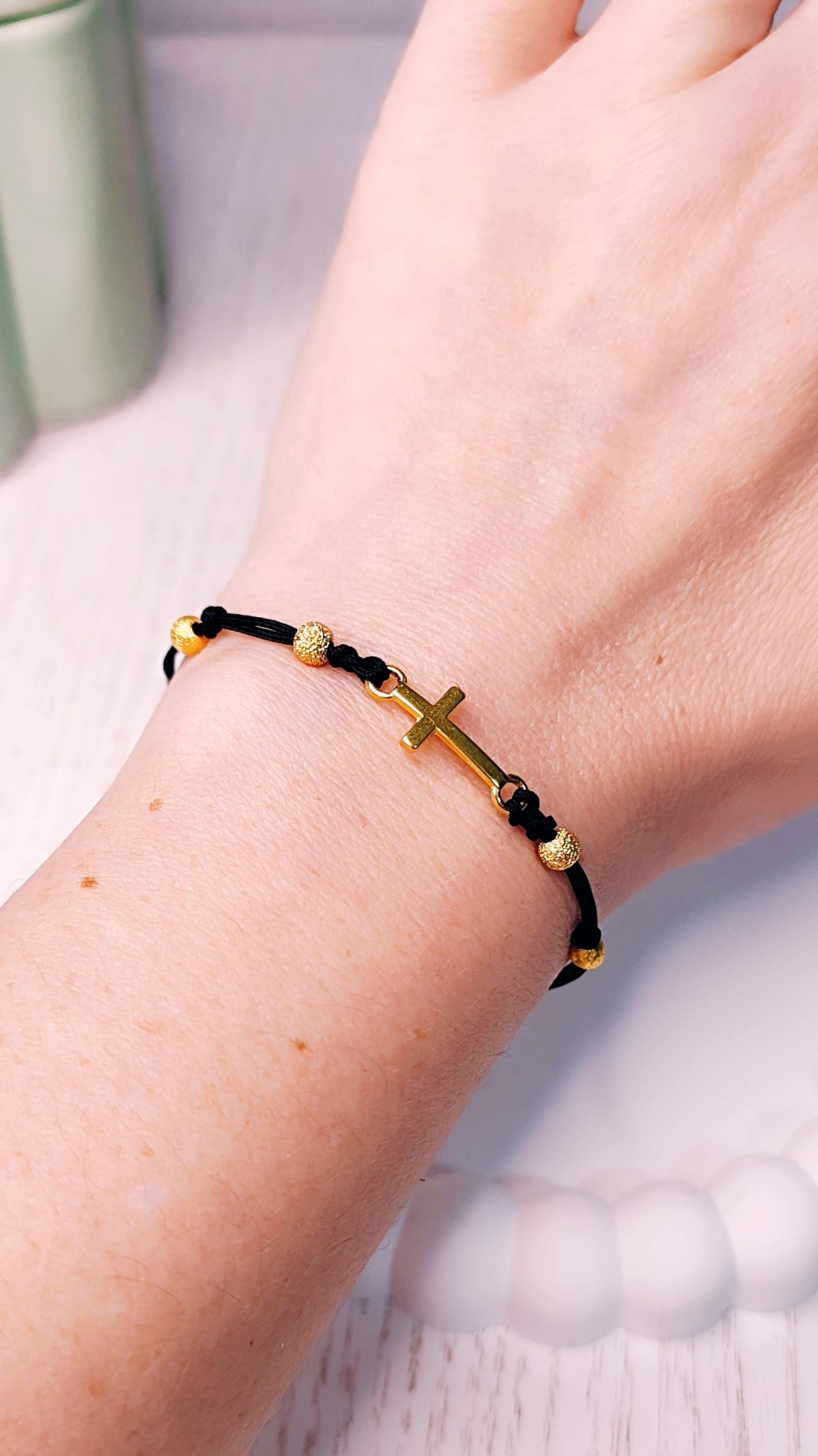 Pulsera hilo Azabache Cruz
